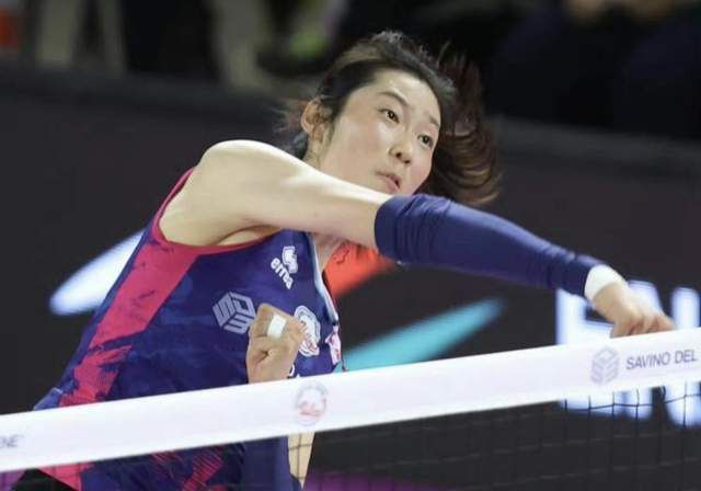 美女露巨胸