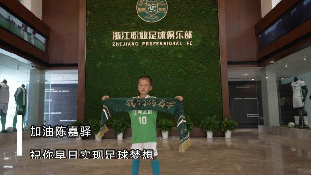 一边吻一边脱一边摸一边做软件