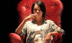 美女被男人爆操